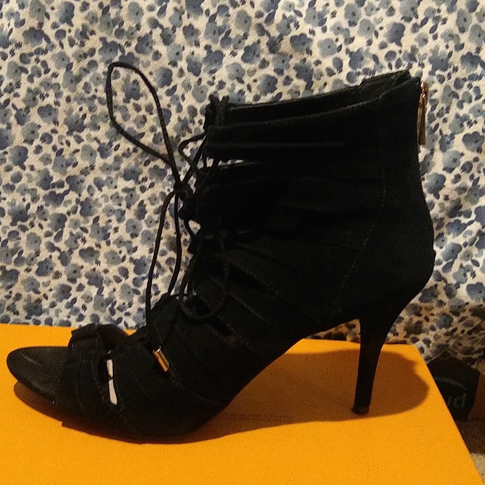 Jessica Simpson Black lace- up stilletto